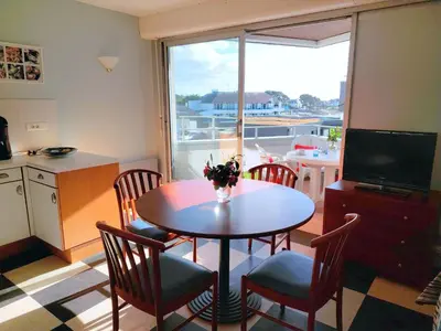 Télévision ou salle de divertissement dans l'établissement Apartment in Cornouaille near Sandy Beach
