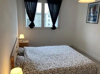 Un ou plusieurs lits dans un hébergement de l'établissement Appartement spacieux hyper centre Secteur Liberté