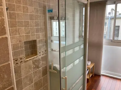 Salle de bains dans l'établissement Appartement spacieux hyper centre Secteur Liberté
