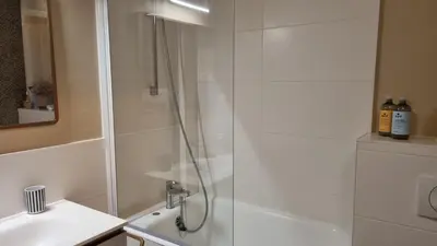Salle de bains dans l'établissement Studio Roy Gradlon Quimper
