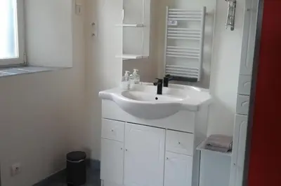 Salle de bains dans l'établissement La maison des chevreuils