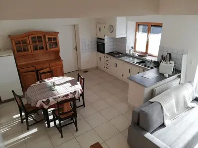 Cuisine ou kitchenette dans l'établissement La maison des chevreuils