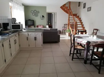 Cuisine ou kitchenette dans l'établissement La maison des chevreuils