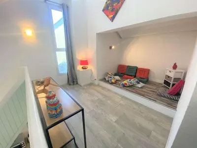 Coin salon dans l'établissement Duplex à Combrit: plage à pied, piscine chauffée et tennis - FR-1-481-101