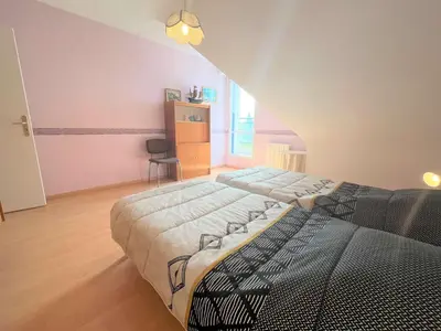 Coin salon dans l'établissement Maison familiale à Fouesnant avec jardin clos, proche plages et centre-ville - FR-1-481-103