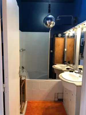Salle de bains dans l'établissement chambre chez particulier avec SDB et étage indépendant proche ARENA