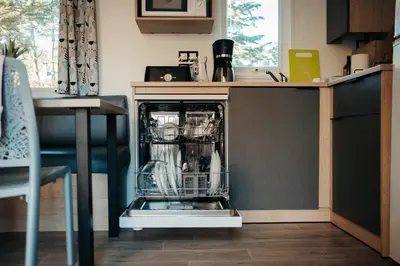 Cuisine ou kitchenette dans l'établissement Mobil Home XXL 4 chambres - Camping La Pointe de Roscoff