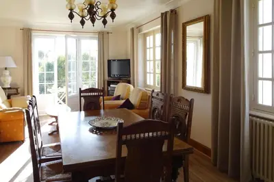 Télévision ou salle de divertissement dans l'établissement Holiday Home in Kersiny with Sea Views