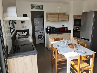 Cuisine ou kitchenette dans l'établissement LES EMBRUNS MARINE