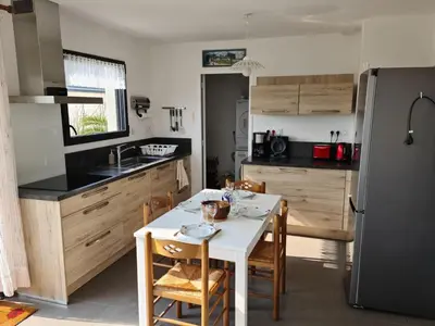 Cuisine ou kitchenette dans l'établissement LES EMBRUNS MARINE