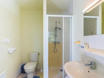 Salle de bains dans l'établissement Studio Studio coquet by Interhome