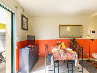 Cuisine ou kitchenette dans l'établissement Studio Studio coquet by Interhome