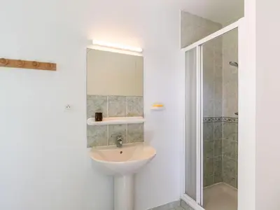 Salle de bains dans l'établissement Apartment Chez Yvette by Interhome
