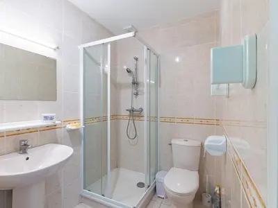 Salle de bains dans l'établissement Apartment Chez Yvette by Interhome