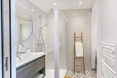 Salle de bains dans l'établissement Callot