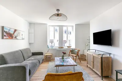 Télévision ou salle de divertissement dans l'établissement Callot