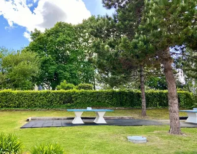 Jardin de l'établissement Appartement en duplex front de mer, Cap Coz