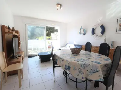 Télévision ou salle de divertissement dans l'établissement Triplex cosy à Bénodet : Terrasse, Jardin, Plage et Thalasso à 200m ! - FR-1-481-104