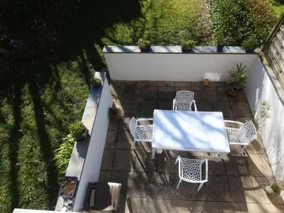 Balcon ou terrasse dans l'établissement Triplex cosy à Bénodet : Terrasse, Jardin, Plage et Thalasso à 200m ! - FR-1-481-104