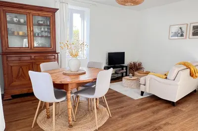 Coin salon dans l'établissement Chez Jeannette, appartement entre centre et plages