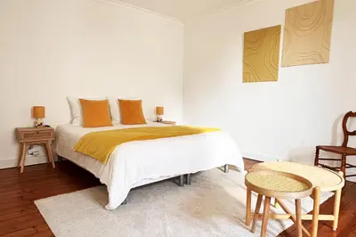 Un ou plusieurs lits dans un hébergement de l'établissement Chez Jeannette, appartement entre centre et plages