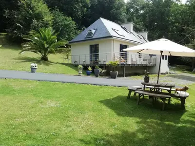 Jardin de l'établissement La maison au bord de l'eau