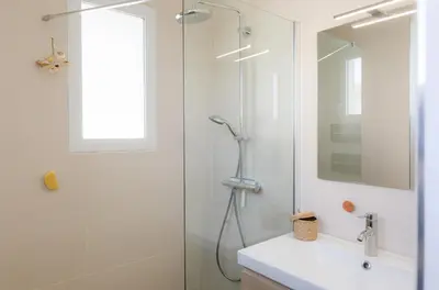 Salle de bains dans l'établissement Vacances en famille a 250m de la mer a Penmarch