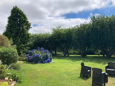 Jardin de l'établissement Chambre d'hôtes de Kermoal-cuisine & salle de bain privées