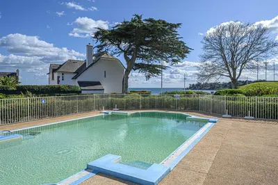 Piscine de l'établissement Le Galet ou située à proximité