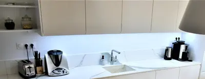 Cuisine ou kitchenette dans l'établissement La Maison du Quai Triplex de charme 4 étoiles en hyper centre avec SPA