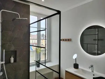 Salle de bains dans l'établissement La Maison du Quai Triplex de charme 4 étoiles en hyper centre avec SPA