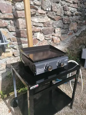 Barbecue disponible mis à disposition des clients de l'appartement
