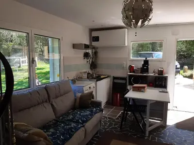 Coin salon dans l'établissement Appartement en lisière de forêt avec étang
