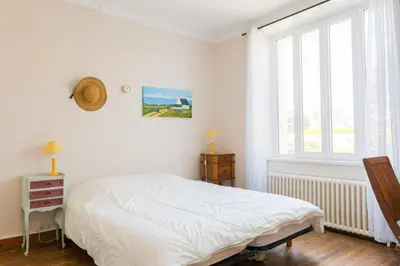 Un ou plusieurs lits dans un hébergement de l'établissement Au coeur de Tréffiagat - maison pour 6 - 300m de la plage
