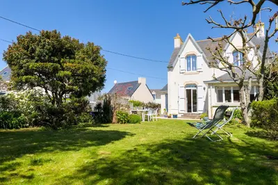 Jardin de l'établissement Au coeur de Tréffiagat - maison pour 6 - 300m de la plage
