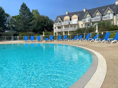 Piscine de l'établissement Appartement à Fouesnant avec piscine chauffée, proche plage et GR34 - FR-1-481-109 ou située à proximité