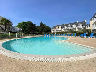 Piscine de l'établissement Appartement à Fouesnant avec piscine chauffée, proche plage et GR34 - FR-1-481-109 ou située à proximité