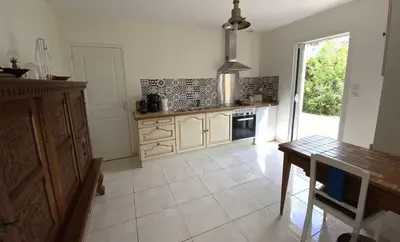 Cuisine ou kitchenette dans l'établissement CARANTEC MAISON FAMILIALE AVEC JARDIN 9 personnes