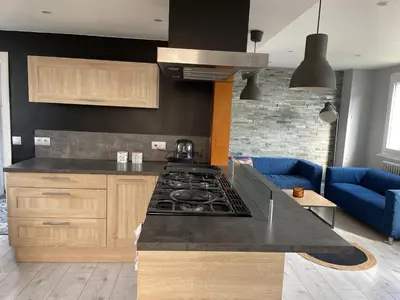 Cuisine ou kitchenette dans l'établissement La Bidouric, Jacuzzi