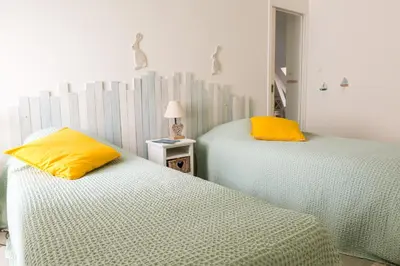 Un ou plusieurs lits dans un hébergement de l'établissement Charmante maison pour 7 à Tréguennec