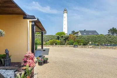 Jardin de l'établissement Le Phare de Trézien - Proche plage