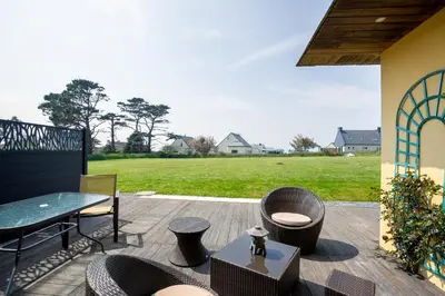 Jardin de l'établissement Le Phare de Trézien - Proche plage