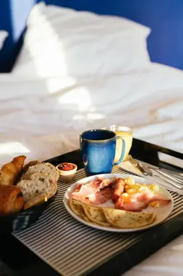 Options de petit-déjeuner proposées aux clients de l'établissement Mercure Brest Centre Port