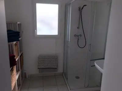 Salle de bains dans l'établissement Appartement + Jardin