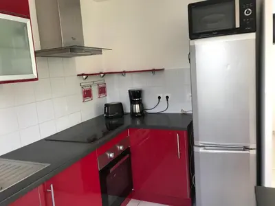 Cuisine ou kitchenette dans l'établissement Appartement + Jardin