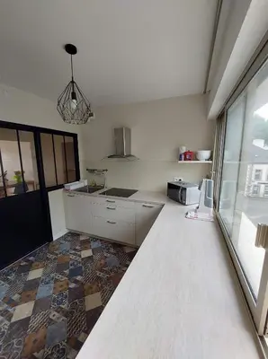 Cuisine ou kitchenette dans l'établissement Appartement T3 vue sur rivière, 2 chambres 65M2