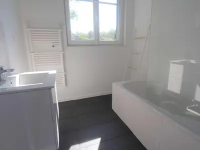 Plan de l'établissement Grande Maison Rénovée 3* à Bénodet, Jardin Clos, Salle de Jeux, Parking, Wifi, Terrasse, 4 chambres - FR-1-481-112