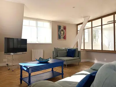 Télévision ou salle de divertissement dans l'établissement Grande Maison Rénovée 3* à Bénodet, Jardin Clos, Salle de Jeux, Parking, Wifi, Terrasse, 4 chambres - FR-1-481-112