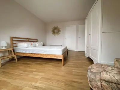 Un ou plusieurs lits dans un hébergement de l'établissement Grande Maison Rénovée 3* à Bénodet, Jardin Clos, Salle de Jeux, Parking, Wifi, Terrasse, 4 chambres - FR-1-481-112