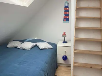 Un ou plusieurs lits dans un hébergement de l'établissement Maison rénovée 3 étoiles à 150m de la plage, idéale pour familles avec espace enfants et Wifi - FR-1-481-116